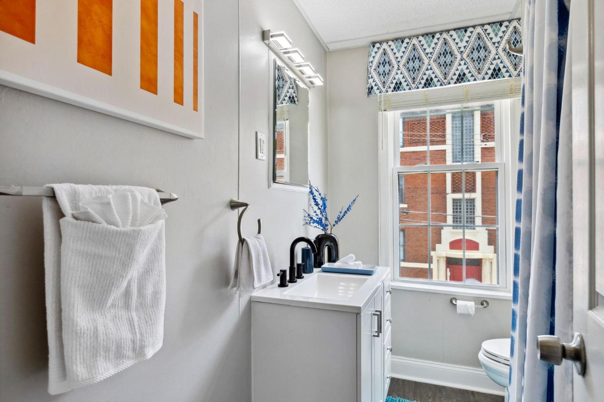 Eclectic 3bd - Location In - Bbq * Pittsburgh