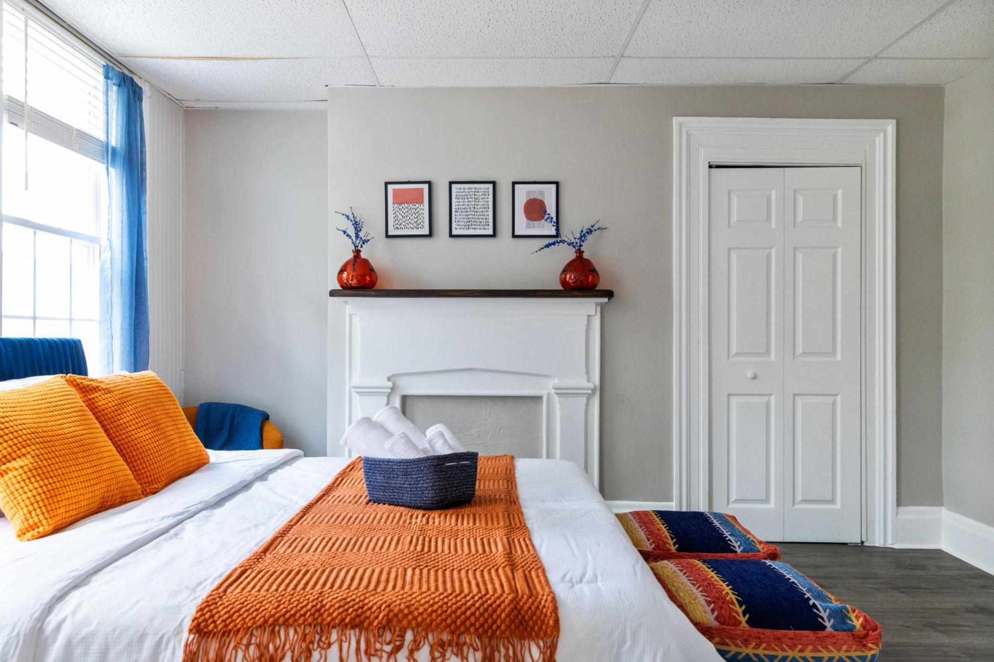 Eclectic 3bd - Location In - Bbq * Pittsburgh