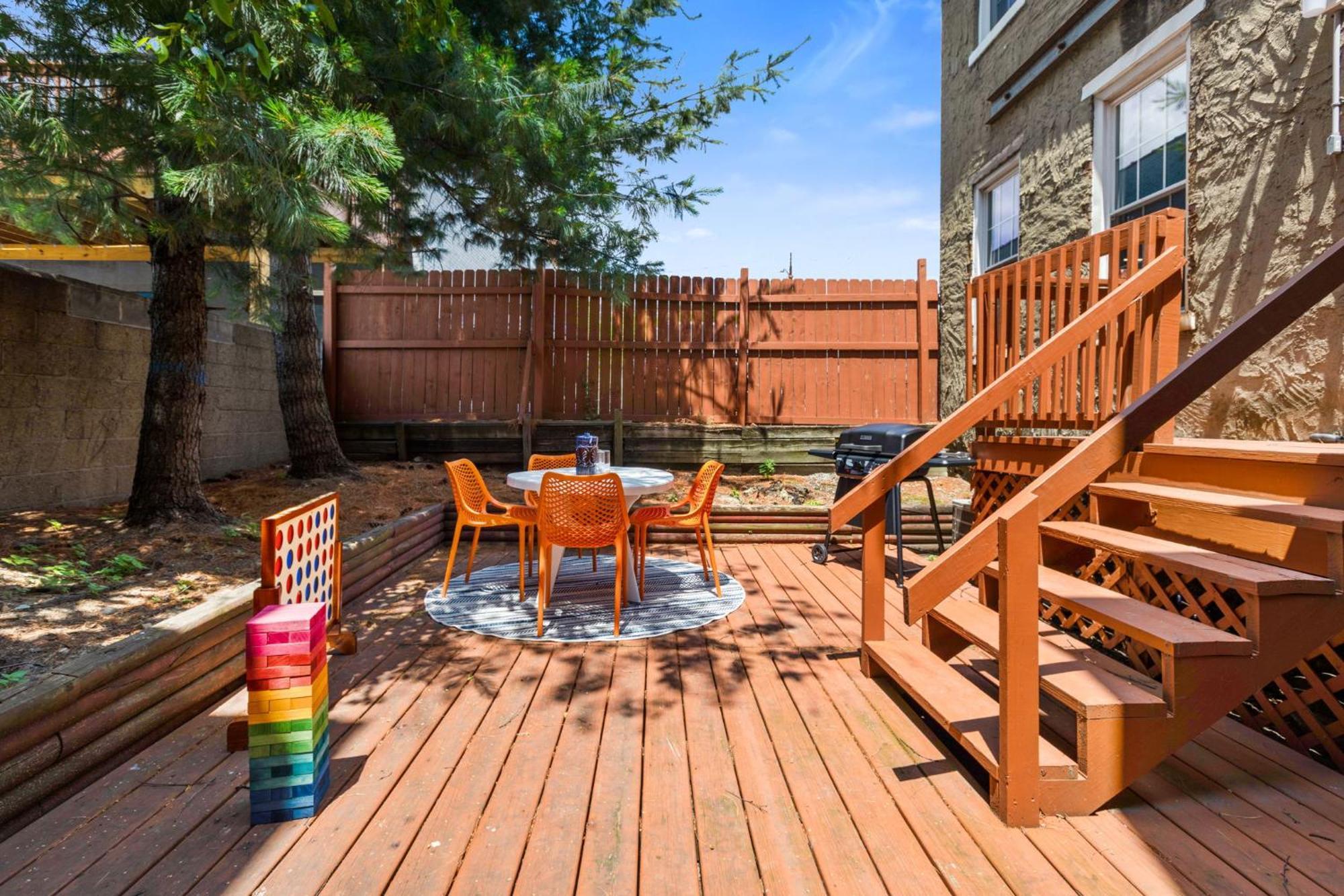 Eclectic 3bd - Location In - Bbq * Pittsburgh